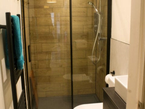 A modern bathroom in Etwall, Derbyshire